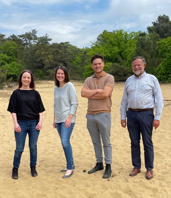 groepsfoto van alle huisartsen samen uit praktijk de duinen.